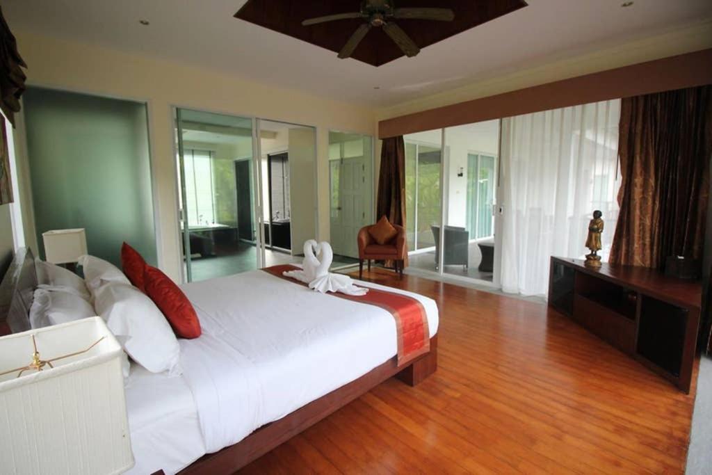 4 Bedroom Villa Kamala Beach Phuket Praia de Kamala Exterior foto