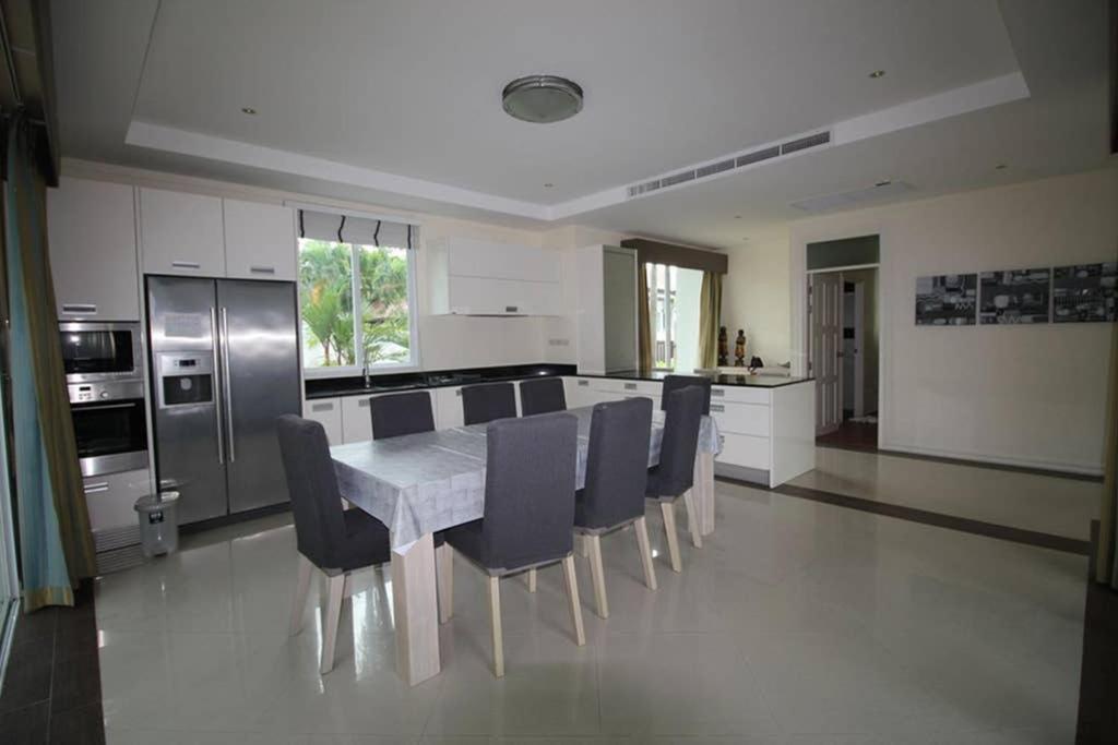 4 Bedroom Villa Kamala Beach Phuket Praia de Kamala Exterior foto